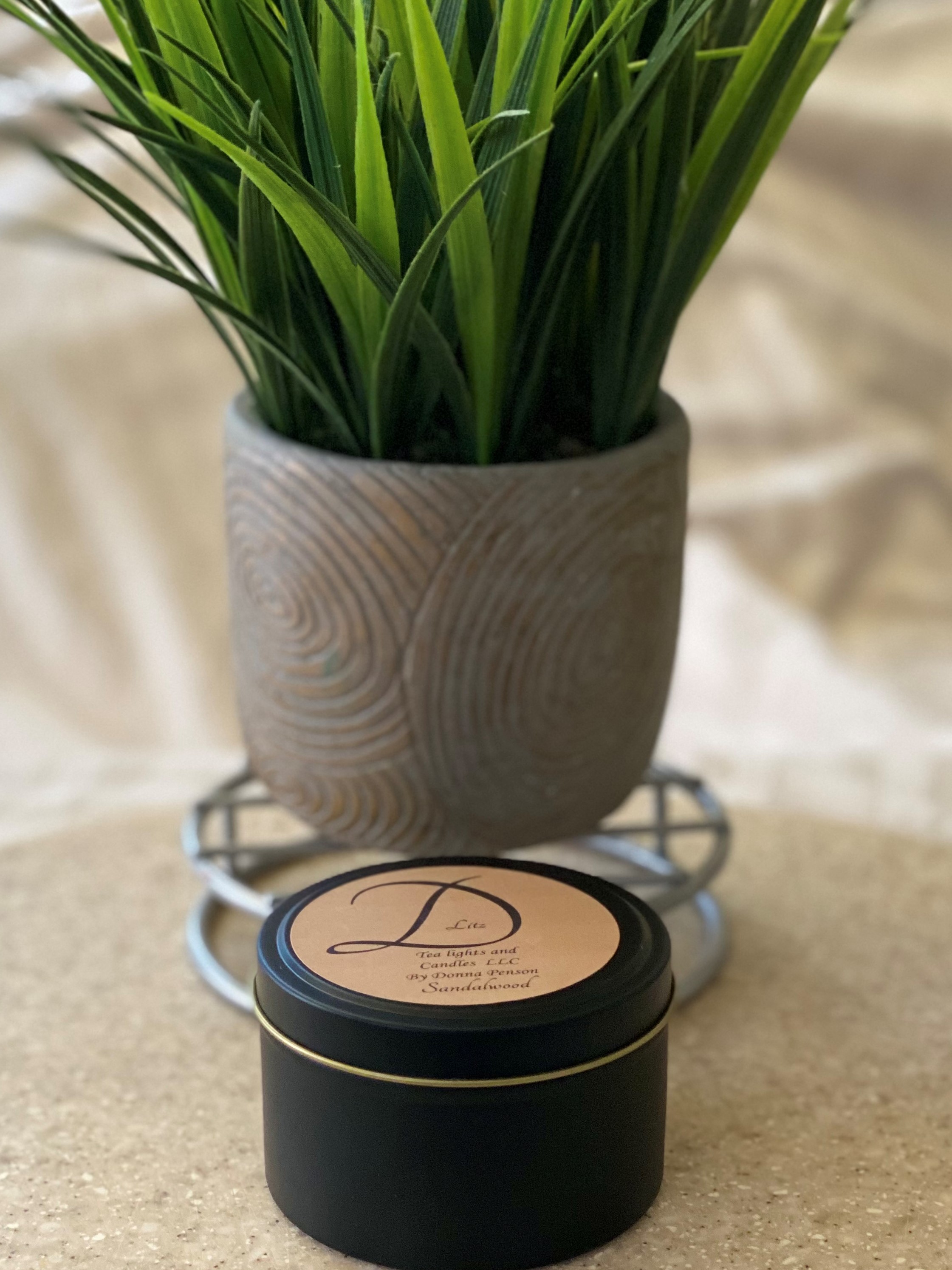 8oz black tin $20