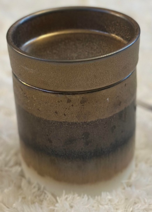 Gold and white wax warmer